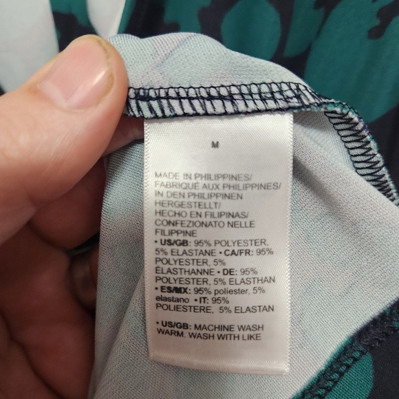 Floral Sleeveless Top in Green and Black - Picture 4 of 4